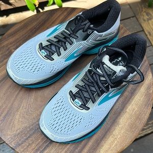Brooks Adrenaline GTS 18 Running Sneaker Women’s size 6 never worn